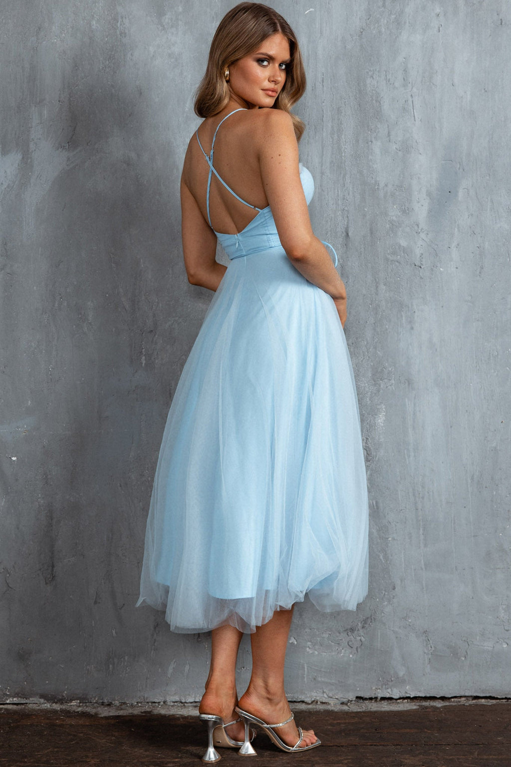 Smitten Sweetheart Neckline Chiffon Midi Dress Blue