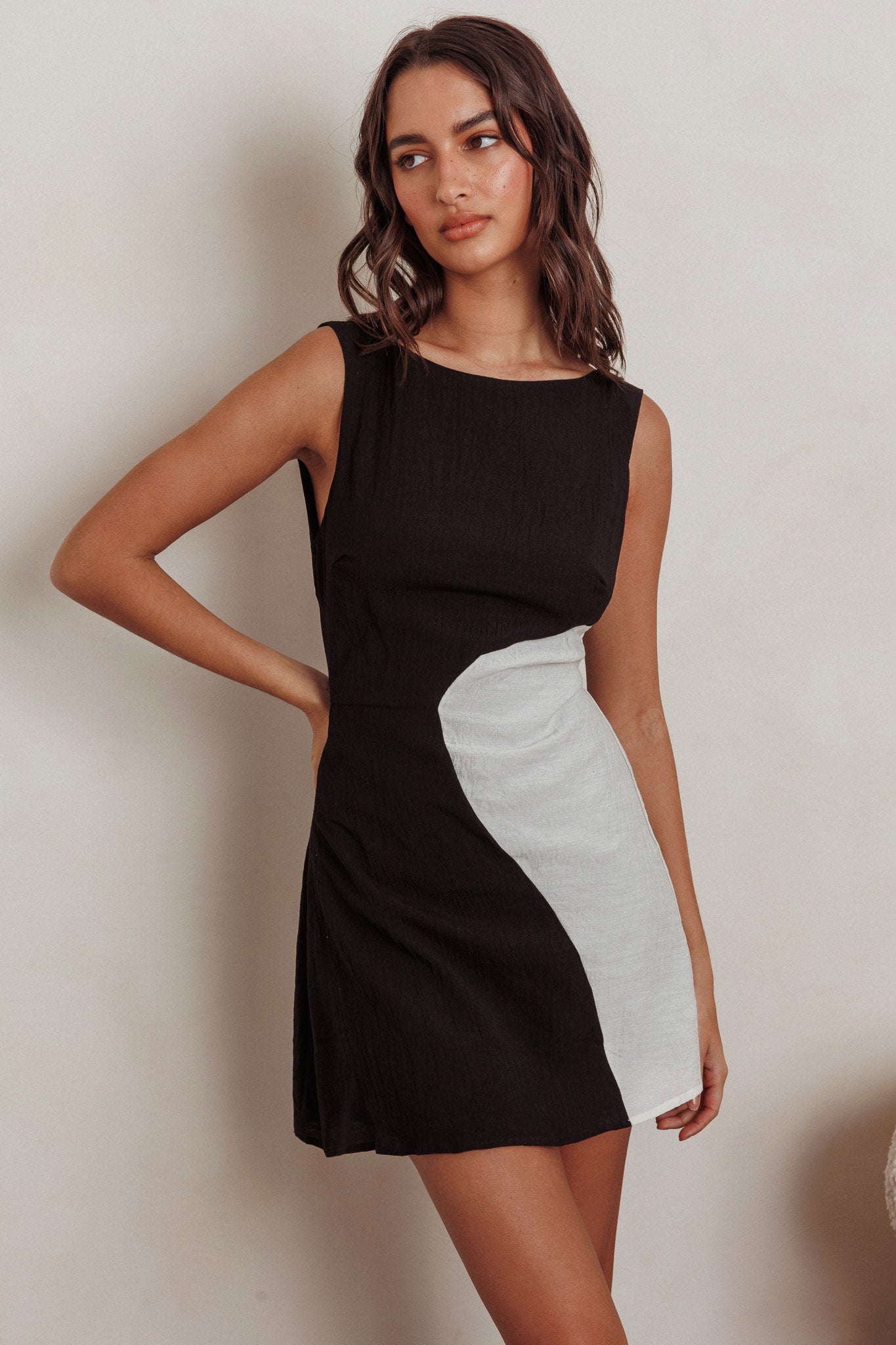 Loving Me Sleeveless A-line Mini Dress Black/Sand