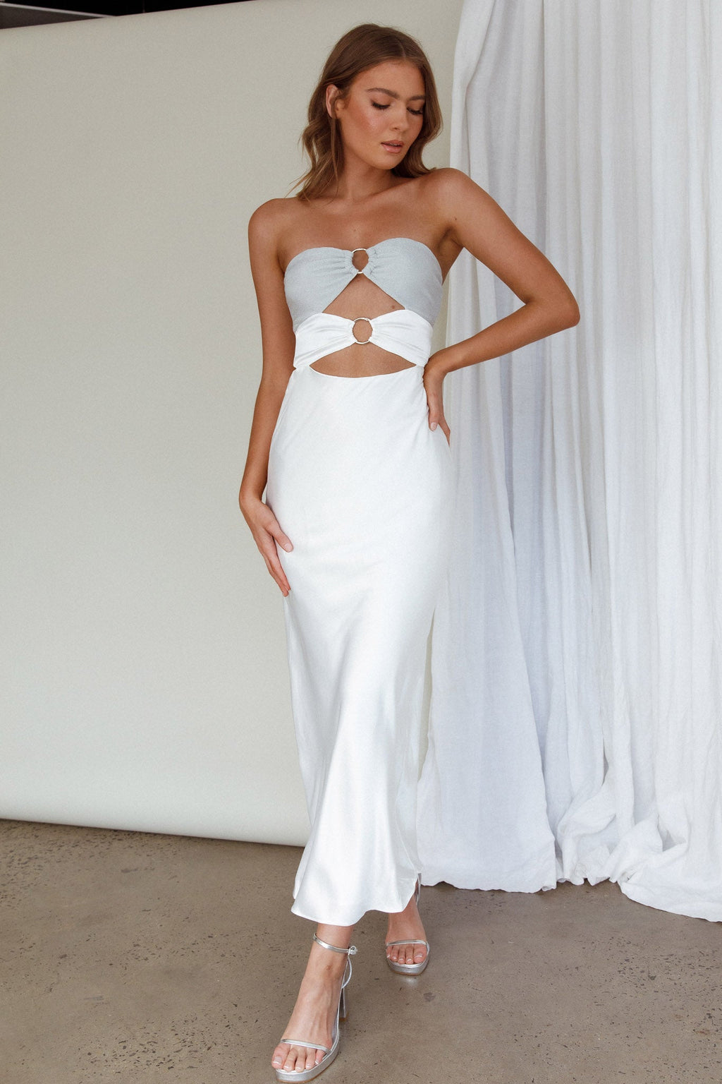 L'Amore Cut-Out Bodice Midi Dress Silver/White